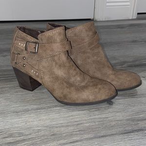 Indigo Rd. Sigrid 2 Round Toe Synthetic Bootie size 9 1/2